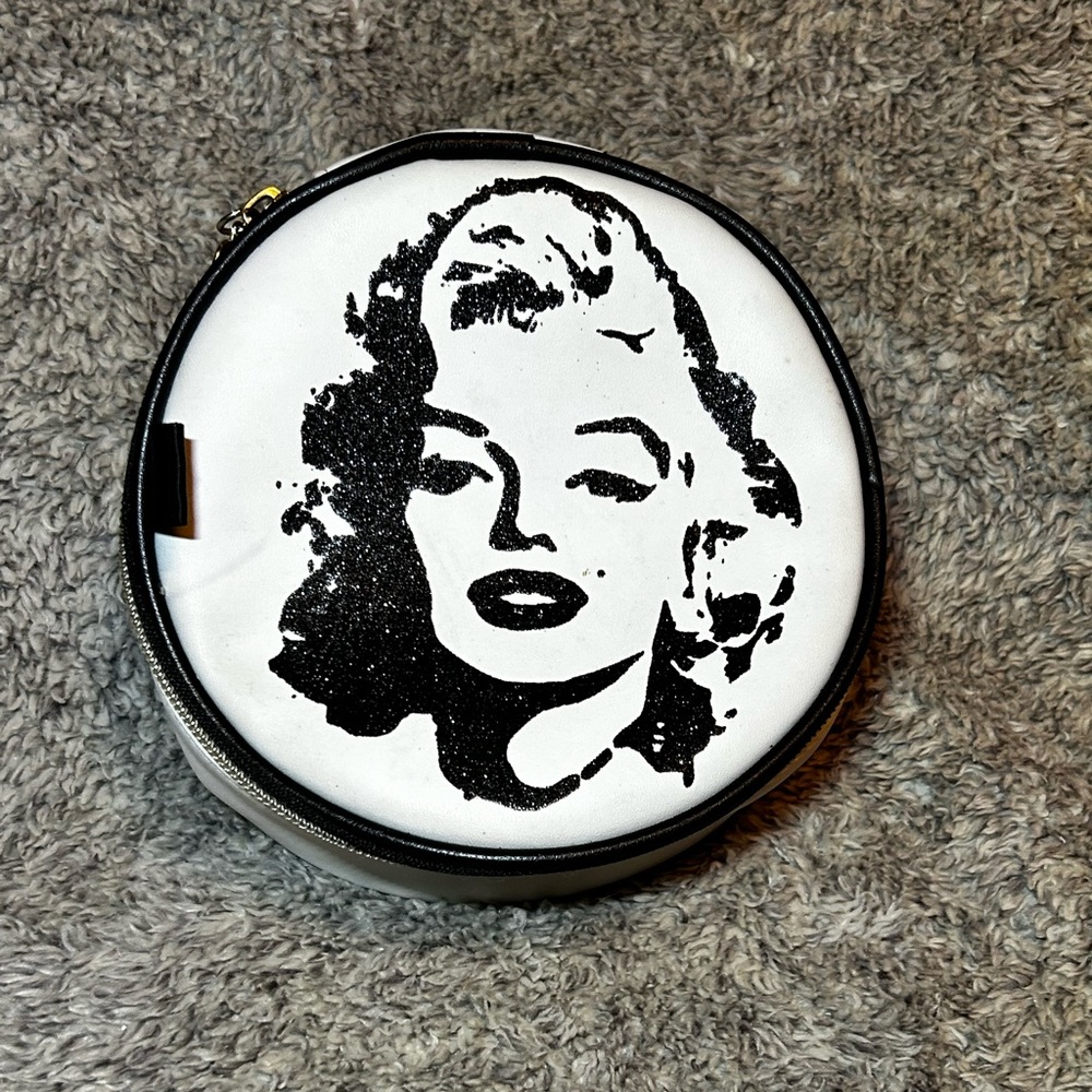Small zippered tote bag with Marilyn Monroe print on top side